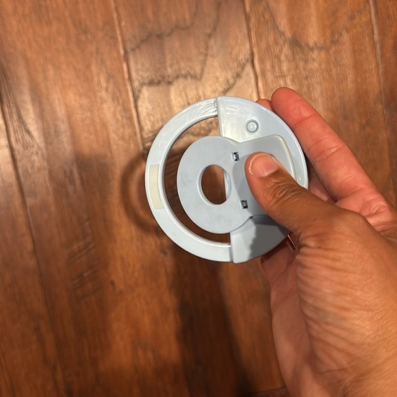 Blue Camo Selfie Light Clip - Micro USB plug needed to operate! - Picture 3 of 6